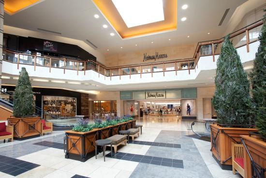 The Shops at Willow Bend